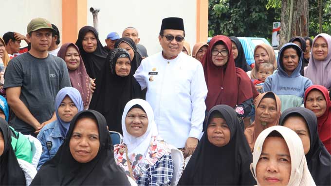 Ratusan Warga Kota Payakumbuh Terima Bantuan Pangan