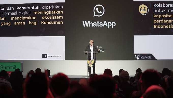 Mendag Zulkifli Hasan Saat Menjadi Pembicara Kunci Pada Whatsapp Business Summit