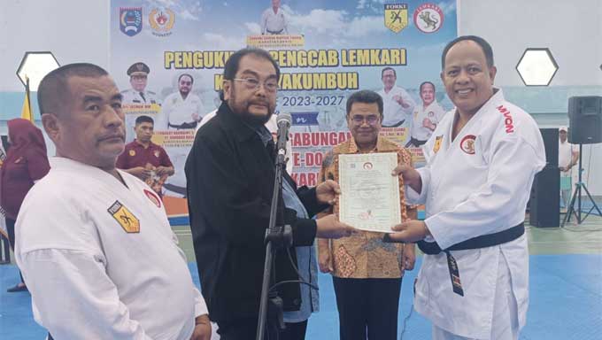 Yendri Bodra Jadi Ketua Lemkari Kota Payakumbuh, Leonardy Ajak Tingkatkan Prestasi 1 Ketua Umum PB Lemkari, H Leonardy Harmainy Dt Bandaro Basa, hadiri pengukuhan Ketua Pengurus Cabang Lemkari Payakumbuh, H. Yendri Bodra Dt. Parmato Alam
