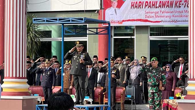 Dandim Pimpin Upacara Peringatan Hari Pahlawan ke-78 di Kantor Bupati Pessel 1 Dandim Pimpin Upacara Peringatan Hari Pahlawan ke-78 di Kantor Bupati Pessel