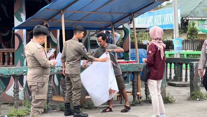 Bawaslu Tertibkan Alat Peraga Kampanye di Kabupaten Agam wilayah timur