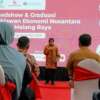 Menteri Sosial Tri Rismaharini dalam roadshow dan graduasi PENA Malang Raya