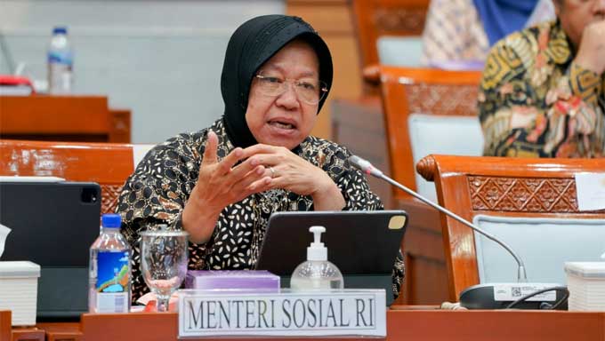 Menteri Sosial Tri Rismaharini