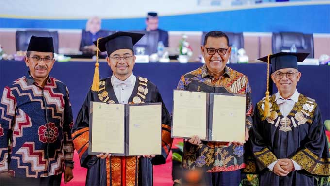 Hadiri Wisuda, Bupati Epyardi Asda Dukung Keberadaan Universitas Terbuka di Kabupaten Solok