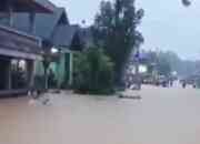 Banjir Di Pangkalan, Jalur Pekanbaru – Sumbar Terputus