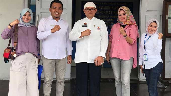 IWAPI Kota Padang Panjang bersama Kadis Kominfo, Ampera Salim