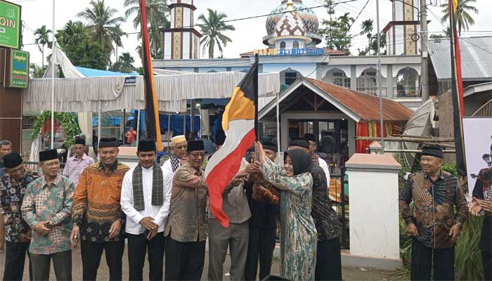 Rezka Oktoberia Hadiri Khatam Alquran di Masjid Al Muttaqin Koto Panjang Padang 1 Rezka Oktoberia Hadiri Khatam Alquran di Masjid Al Muttaqin Koto Panjang Padang