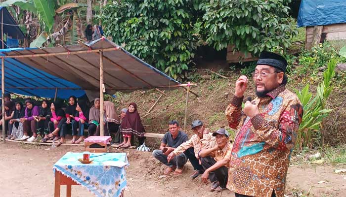Anggota DPD RI, H. Leonardy Harmainy Dt. Bandaro Basa di Jorong Koto Tinggi, Nagari Ampek Koto Palembayan, Kecamatan Palembayan