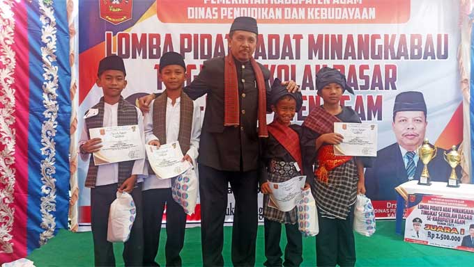 Disdikbud Agam Selenggarakan Lomba Adat Pasambahan, Ini Para Juaranya