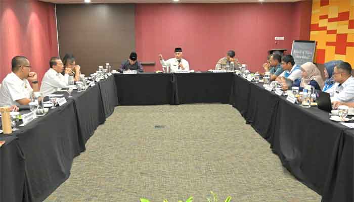 Gubernur Sumatera Barat, Mahyeldi Ansharullah, memimpin Diskusi Grup Terpumpun bersama Forkopimda. (f/biro adpim)