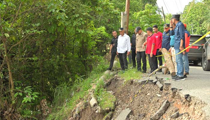 Gubernur Sumbar, Mahyeldi Tinjau Jalan Nasional Amblas di Silungkang Oso, Kota Sawahlunto