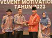 Gubernur Mahyeldi Tokoh Keterbukaan Informasi  Publik Sumbar 2023