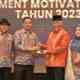 Gubernur Mahyeldi terima penghargaan Tokoh Keterbukaan Informasi Sumbar 2023 dari KI Sumbar
