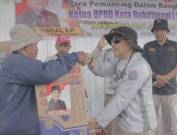 Penyerahan hadiah Mancing Mania Piala Ketua DPRD Cup 2023