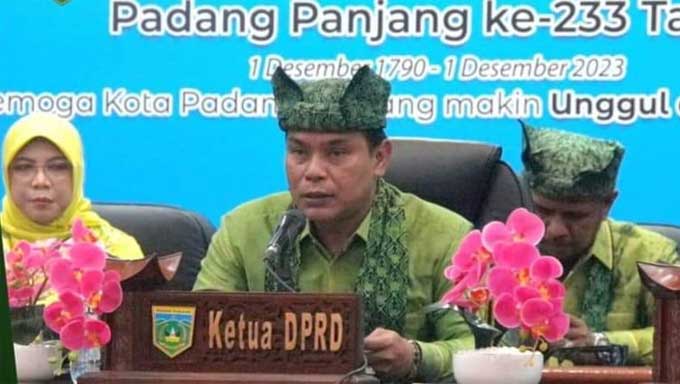 Peringatan Hari Jadi Kota ke-233, Wujudkan Padang Panjang Unggul dan Sejahtera 2 Ketua DPRD Kota Padang Panjang, Mardiansyah