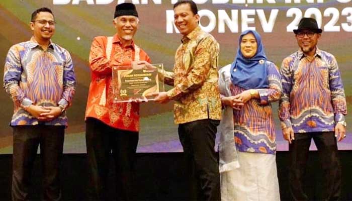Padang Panjang Raih Anugerah Keterbukaan Publik KI Sumbar