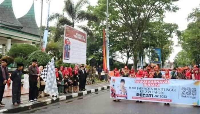 Wako Bukittinggi Lepas Pawai Karnaval Kurai Limo Jorong