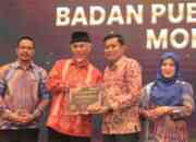 Luar Biasa! Pemkab Sijunjung Terima Penghargaan Kategori Informatif dari KI Sumbar