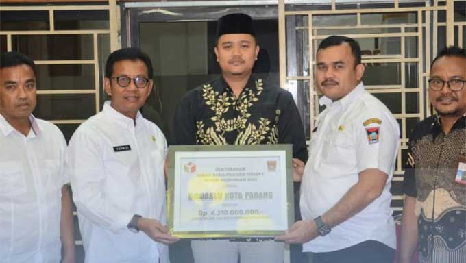 Pemko Padang Serahkan Dana Hibah Tahap I kepada Bawaslu