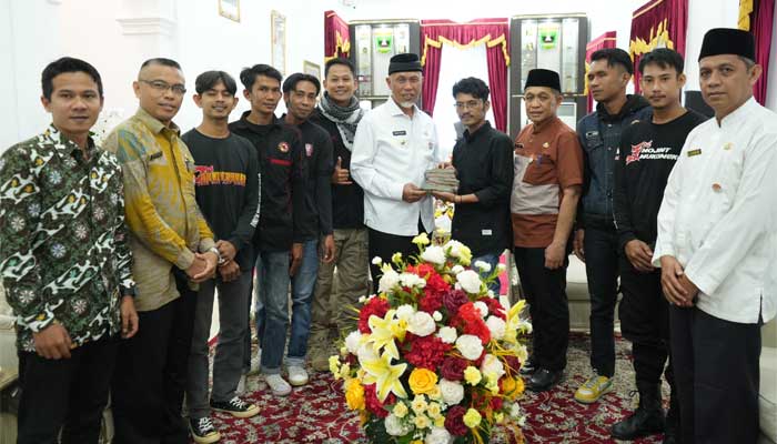 Gubernur Sumbar, Mahyeldi terima titipan donasi untuk Palestina senilai Rp61 juta dari pemuda Lengayang