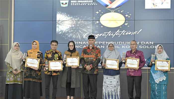 Penyerahan penghargaan Indeks Inovasi Daerah dan Indeks Pengelolaan Keuangan Daerah Tahun 2023