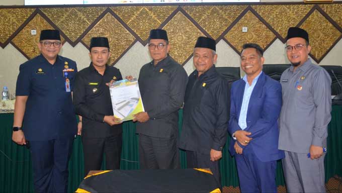 Rapat Paripurna DPRD Kota Padang tentang penyampaian pendapat akhir Fraksi-fraksi terhadap RAPBD Tahun Anggaran 2024