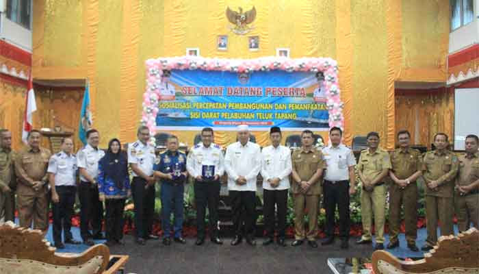 Sosialisasi Percepatan Pembangunan dan Pemanfaatan Sisi Darat Pelabuhan Teluk Tapang