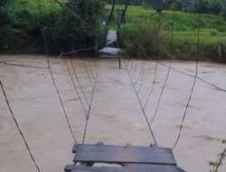 Banjir Di Dua Koto, Jembatan Gantung Putus, Dua Kampung Terancam Terisolasi, Wali Nagari Tidak Tahu