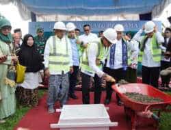 Menteri Pariwisata dan Ekonomi Kreatif (Menparekraf) RI, Sandiaga Salahuddin Uno meletakkan batu pertama pembangunan Masjid Jami' Minangkabau di Bukik Sangok, Kecamatan Rambatan, Kabupaten Tanah Datar