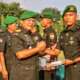 Danrem Brigjen TNI Rayen Obersyl serahkan penghargaan kepada sepuluh prajurit berprestasi di Jajaran Korem 032/Wbr