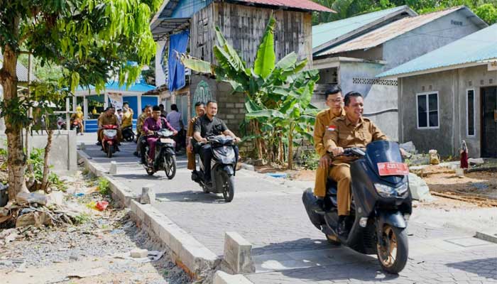 Gubernur Kepulauan Riau, H. Ansar Ahmad didampingi Penjabat Walikota Tanjungpinang, Hasan melakukan kunjungan ke Pulau Penyengat
