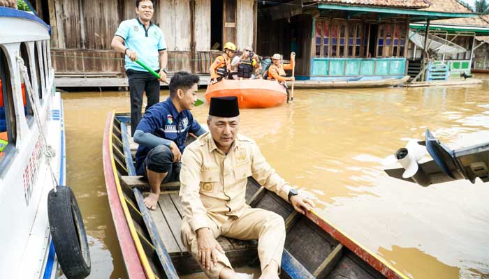 Pj Bupati Muba Tinjau Dan Beri Bantuan Korban Banjir Di Ulak Embacang
