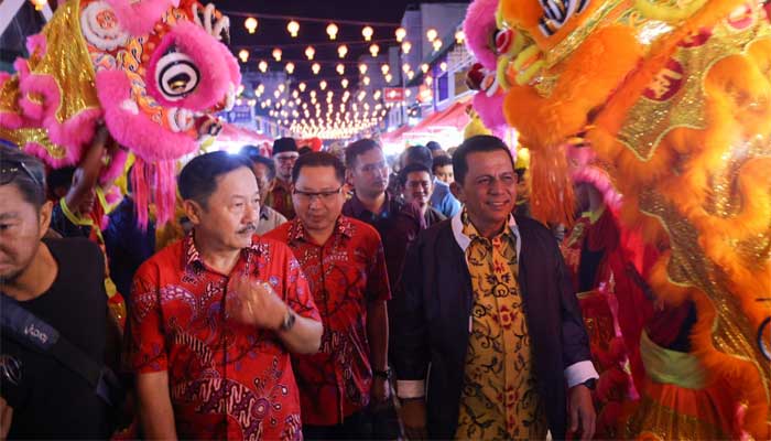Gubernur Kepulauan Riau, Ansar Ahmad, Resmikan Bazar Imlek Di Tanjungpinang