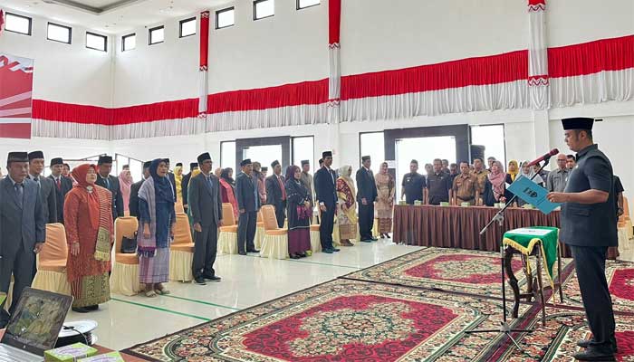 Bupati Sijunjung Lantik 68 Pejabat Administrasi dan Fungsional