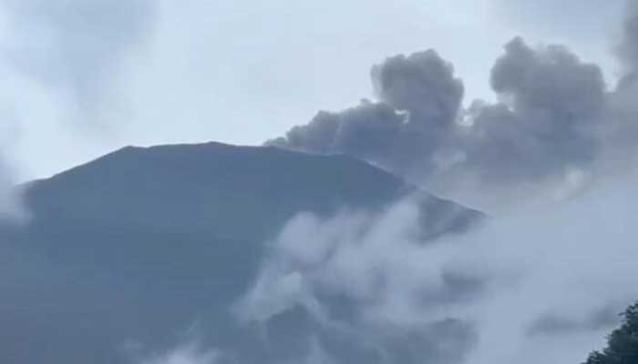 Gunung Marapi Masih Keluarkan Abu Vulkanik