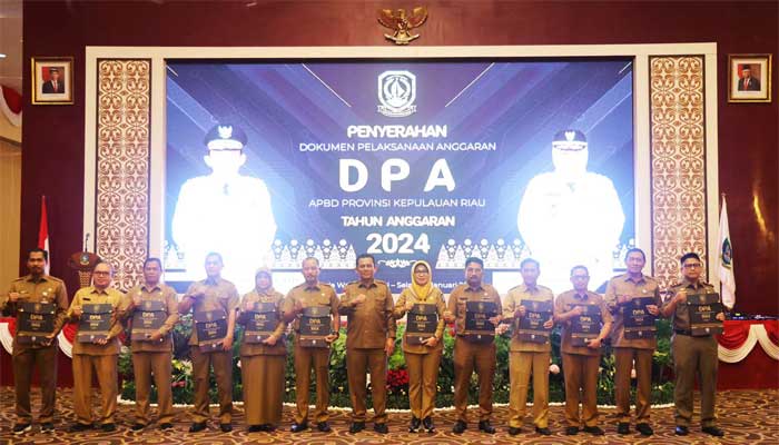 Gubernur Kepri Serahkan Dpa 2024 Kepada Para Kepala Opd