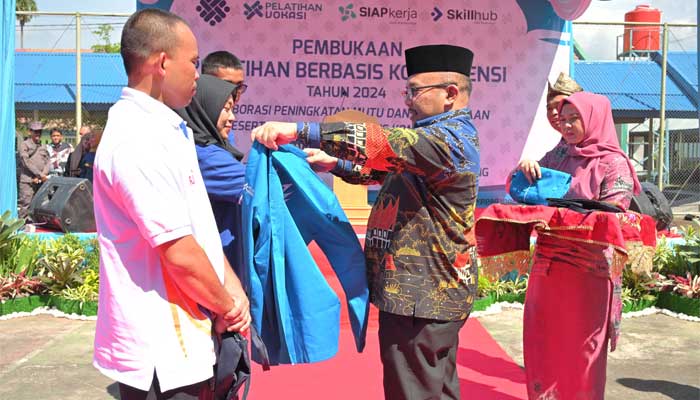 Sekdaprov Sumbar, Hansastri hadiri Pembukaan Pelatihan Berbasis Kompetensi Tahun 2024