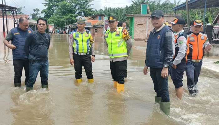 Jalan Lintas Sekayu - Musi Rawas Lumpuh Tergenang Banjir