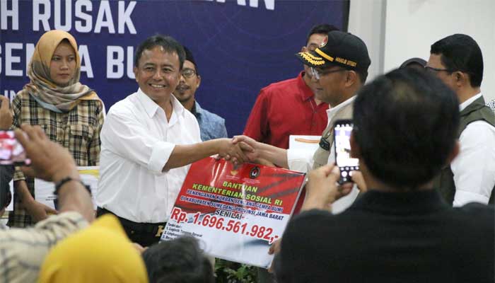 Korban Gempa Sumedang Terima Bantuan Logistik dan Santunan dari Kemensos