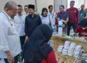 Ketua DPD RI, AA LaNyalla Mahmud Mattalitti saat mengunjungi dua pabrik rokok di Jawa Timur