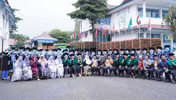 Pj Sekdako Padang Panjang Hadiri Wisuda Mahasiswi STIT Perguruan Diniyyah Putri