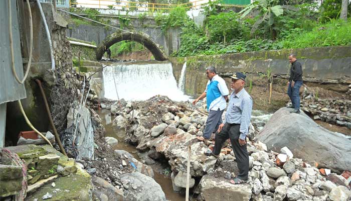 Gubernur Sumbar, Mahyeldi Tinjau Titik Kawasan Terdampak Banjir dan Longsor
