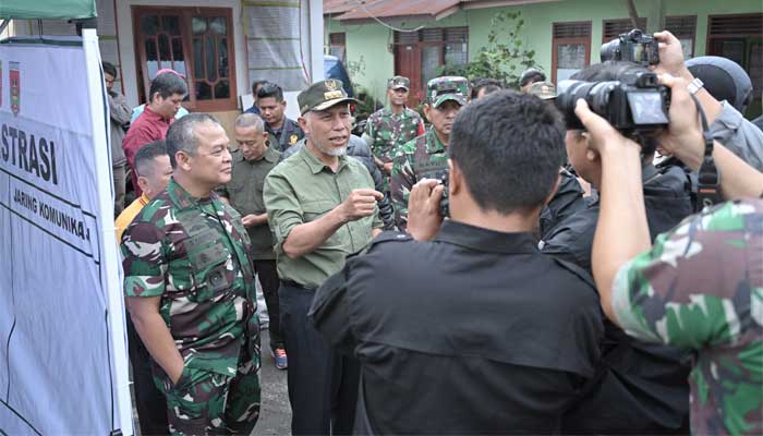 Gubernur Sumbar, Mahyeldi Ansharullah, dalam rapat koordinasi di Kantor Wali Nagari Batu Palano