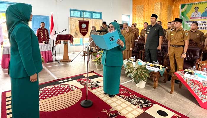 Ny Fira Dilantik sebagai Ketua TP PKK Kecamatan Sumpur Kudus 1 Ny Fira Dilantik sebagai Ketua TP PKK Kecamatan Sumpur Kudus