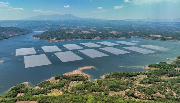 PLN Kebut Pengembangan Energi Baru Terbarukan 1 Pembangkit Listrik Tenaga Surya (PLTS) Terapung Cirata berkapasitas 192 megawatt peak (MWp) yang dibangun di atas Waduk Cirata, Purwakarta, Jawa Barat