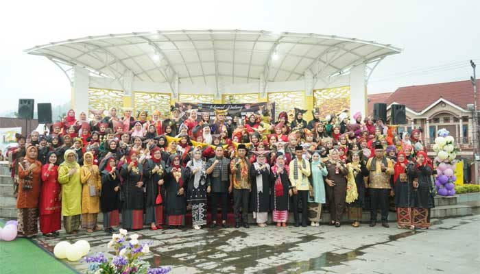 Dekranasda Solok Selatan Sukses Gelar Parade Baju Kuruang Basiba