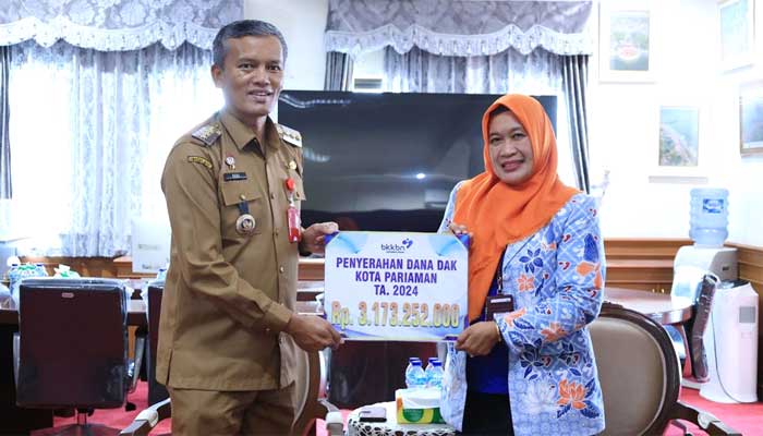 Pemko Pariaman Terima Dana Alokasi Khusus dari BKKBN Perwakilan Sumbar, Ini Tujuannya 1 Penjabat Wali kota Pariaman, Roberia Terima DAK dari BKKBN Perwakilan Sumbar