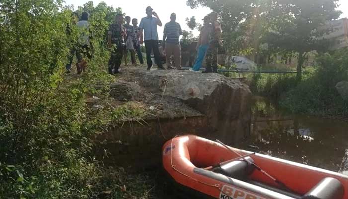 Pencarian Korban Tenggelam Di Bawah Jembatan Harmoni Dadok Tunggul Hitam, Kota Padang