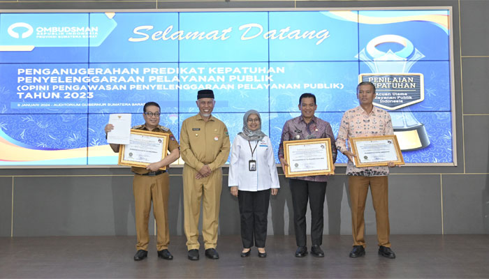 Penganugerahan Peringkat Kepatuhan Penyelenggaraan Pelayanan Publik (Opini Pengawasan Penyelenggara Pelayanan Publik) Tahun 2023 oleh Ombudsman RI perwakilan Sumbar