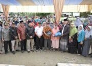Warga Terdampak Banjir di Dharmasraya Terima Bantuan Beras dari Pemprov Sumbar